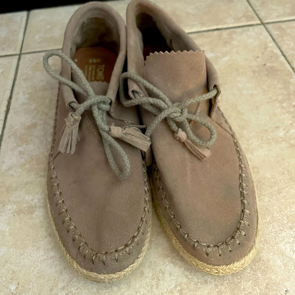 Like new Toms moccasins womens 9